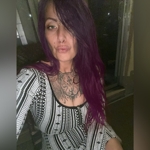 Meet your Posher, ❤️Esther Stella 💕😊
AKA 🐈‍⬛Catwoman🐈‍⬛ 🌙😻 - Picture 15 of 16